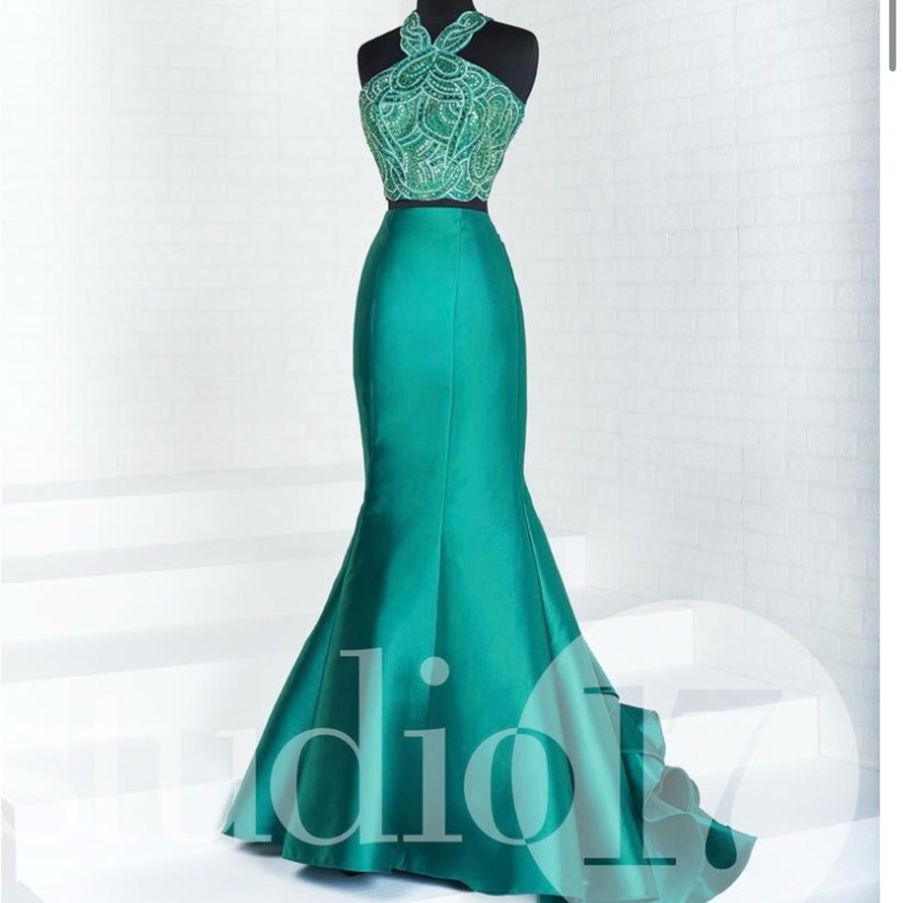 Emerald two piece prom dress with beads